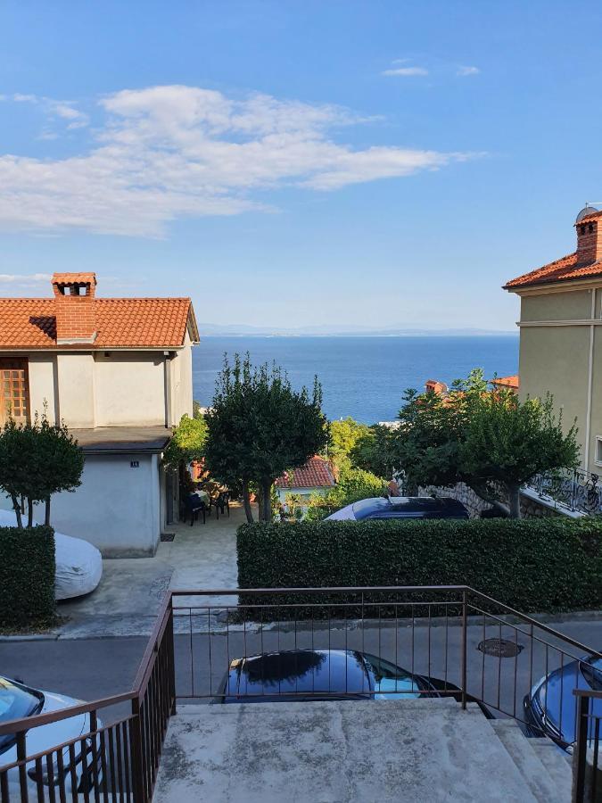 Appartement Studio Apartman Fredi à Opatija Extérieur photo